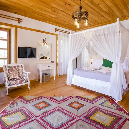 Pier House 5* קלקן