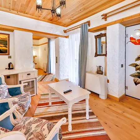 Pier House מלון 5*